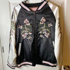 Reversible bomber jacket